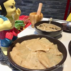 重慶美食探店 第9廠串串香火鍋觀音橋總店，精品水牛毛肚究竟如何？
